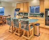 Ketchikan Home w/Bay Views, ½ Mi to Hiking Trails!