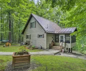 Cozy Cabin on 10 Acres, Walk to Chippewa River!