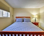 Lakefront Fairbanks Unit, 1 Mile to Pioneer Park!