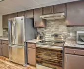 Lakefront Fairbanks Unit, 1 Mile to Pioneer Park!