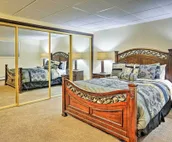 Lakefront Fairbanks Unit, 1 Mile to Pioneer Park!