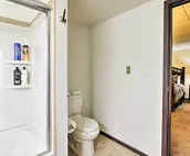 Lakefront Fairbanks Unit, 1 Mile to Pioneer Park!