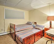 Lakefront Fairbanks Unit, 1 Mile to Pioneer Park!