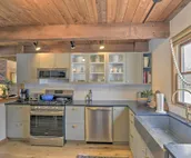 Upscale Montgomery Cabin, Near Jay Peak Resort!