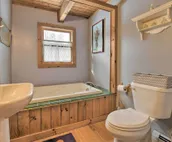 Upscale Montgomery Cabin, Near Jay Peak Resort!