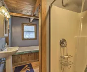Upscale Montgomery Cabin, Near Jay Peak Resort!