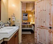 Antonia - Stylish Historic East Side Retreat, Walk Everywhere