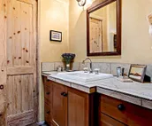 Antonia - Stylish Historic East Side Retreat, Walk Everywhere
