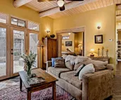 Antonia - Stylish Historic East Side Retreat, Walk Everywhere