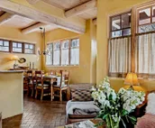 Antonia - Stylish Historic East Side Retreat, Walk Everywhere
