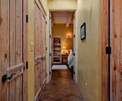 Antonia - Stylish Historic East Side Retreat, Walk Everywhere