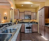 Antonia - Stylish Historic East Side Retreat, Walk Everywhere