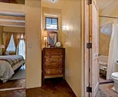 Antonia - Stylish Historic East Side Retreat, Walk Everywhere