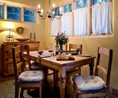 Antonia - Stylish Historic East Side Retreat, Walk Everywhere