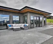 Luxury Home w/Views - 5 Min to Columbia River
