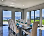 Luxury Home w/Views - 5 Min to Columbia River