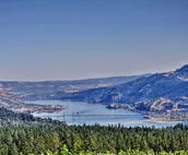 Luxury Home w/Views - 5 Min to Columbia River