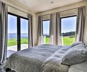 Luxury Home w/Views - 5 Min to Columbia River