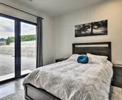 Luxury Home w/Views - 5 Min to Columbia River