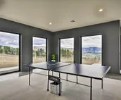 Luxury Home w/Views - 5 Min to Columbia River