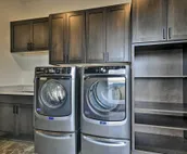 Luxury Home w/Views - 5 Min to Columbia River