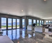 Luxury Home w/Views - 5 Min to Columbia River