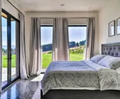 Luxury Home w/Views - 5 Min to Columbia River