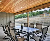 Luxury Home w/Views - 5 Min to Columbia River