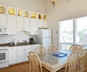 2nd Floor unit - less than a block from the beach in LEHYC area of Beach Haven