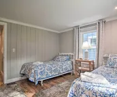 Mid Cape Retreat: Private Way to Beach, 3 Min Walk