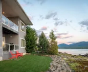 Captain Morgan's Beach House is an Upscale Waterfront Home only 4 mi to Downtown