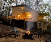 Dreamcatcher - Pet-Friendly Cozy rustic cabin with hot tub and fire pit only 10