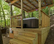 Dreamcatcher - Pet-Friendly Cozy rustic cabin with hot tub and fire pit only 10