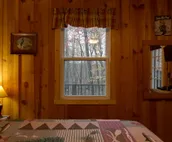Dreamcatcher - Pet-Friendly Cozy rustic cabin with hot tub and fire pit only 10