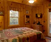 Dreamcatcher - Pet-Friendly Cozy rustic cabin with hot tub and fire pit only 10