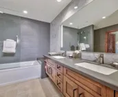 Luxury Residence - Gondola across the Street Book 7 Nights for 10% Off by Red...