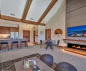 Luxury Residence - Gondola across the Street Book 7 Nights for 10% Off by Red...