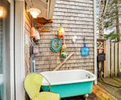 Inviting house near the beach with private hot tub & game room