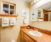 Inviting house near the beach with private hot tub & game room