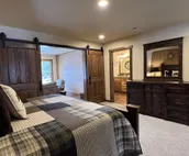 Gorgeous large house with fireplace, close to ski resort