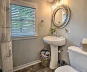 Cute Emporia House - Mins to Downtown & ESU!