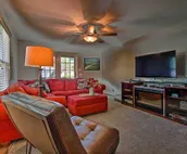 Cute Emporia House - Mins to Downtown & ESU!