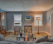 Cute Emporia House - Mins to Downtown & ESU!