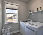 Modern Kennewick Home Near Golfing & Wineries
