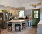 Lower Paradise Log Cabin - Nightly Rental in the Woods