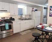 Huntington's Hidden Gem! Private Hot Tub, King Size bed! Perfect Couple Getaway!