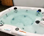Huntington's Hidden Gem! Private Hot Tub, King Size bed! Perfect Couple Getaway!