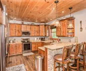 10% Booking Deposit | Smoky Mtn Sunrise | Dogs OK | Mtn View | Hot Tub | Games!