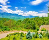 10% Booking Deposit | Smoky Mtn Sunrise | Dogs OK | Mtn View | Hot Tub | Games!