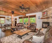 10% Booking Deposit | Smoky Mtn Sunrise | Dogs OK | Mtn View | Hot Tub | Games!